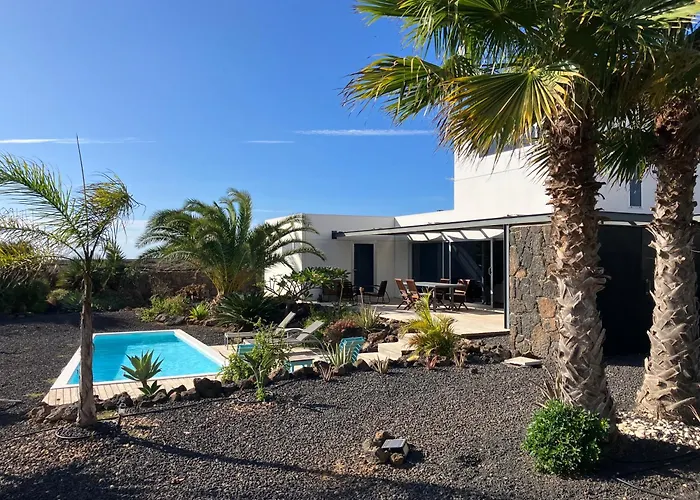 Majanicho Rock - Villa With Heated Pool