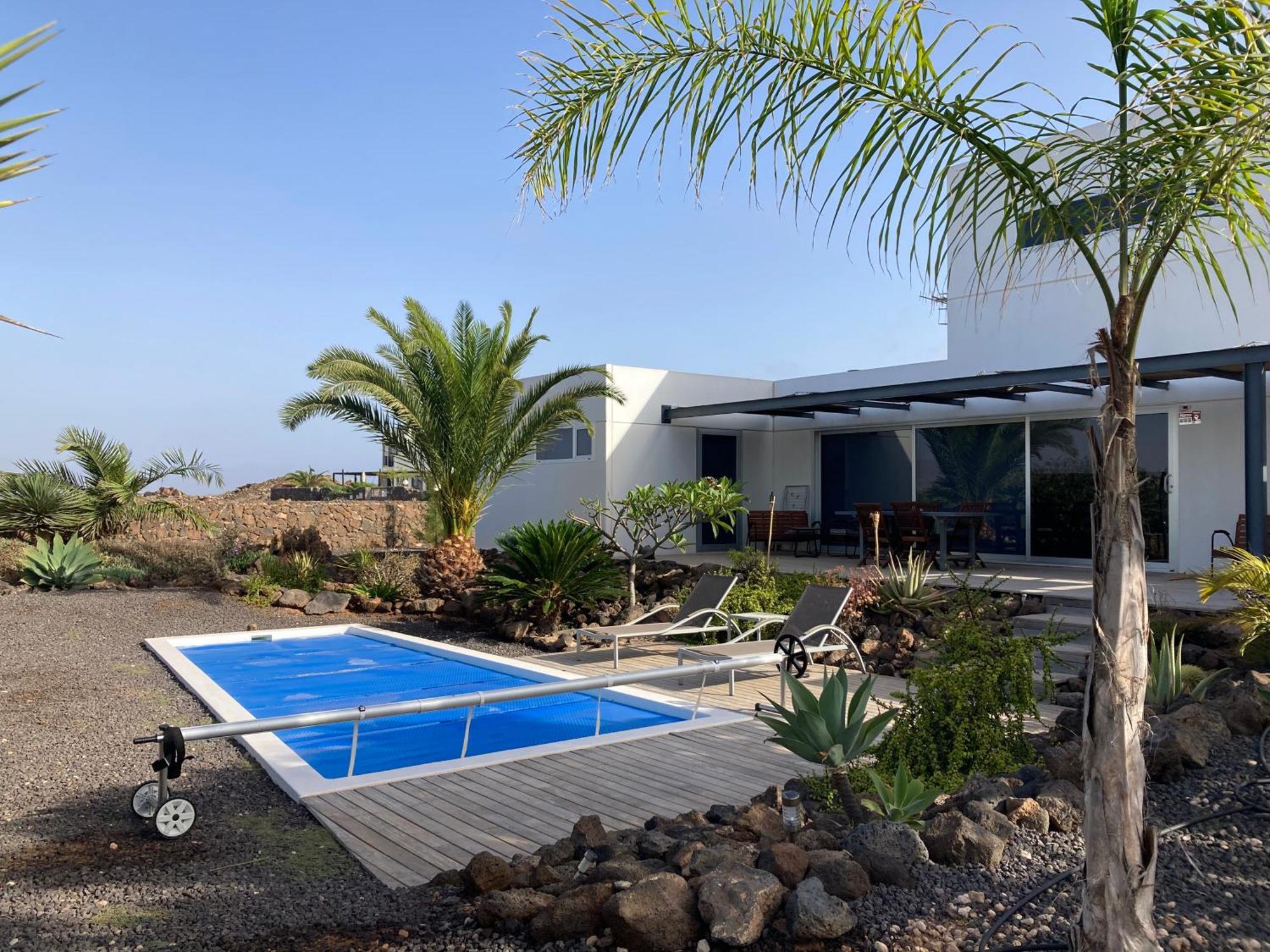 Majanicho Rock - With Heated Pool Villa *