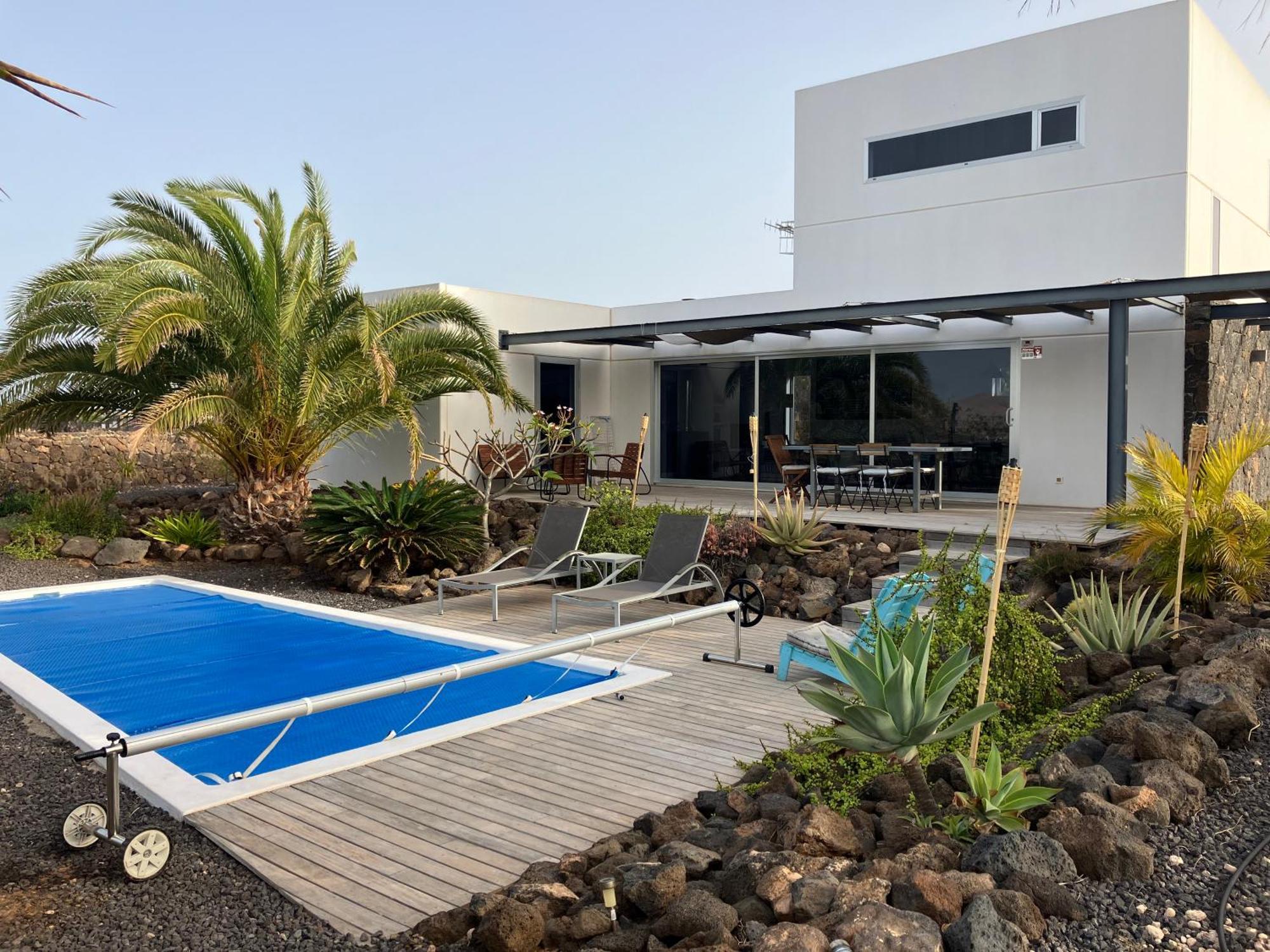 Majanicho Rock - With Heated Pool Villa Lajares