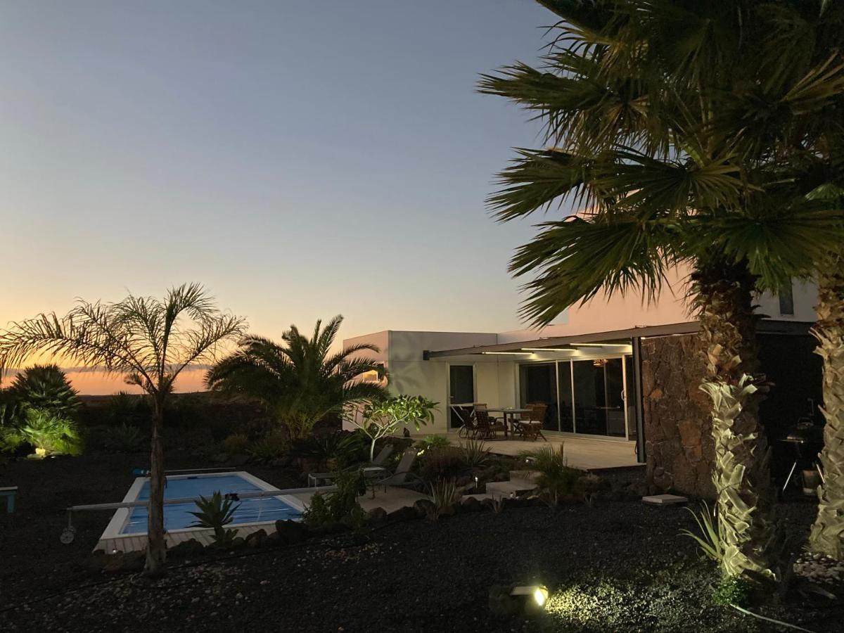 Majanicho Rock - With Heated Pool Villa Lajares